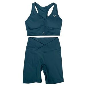 Iwa company activewear set cross-over biker shorts crossband bra cyan blue small